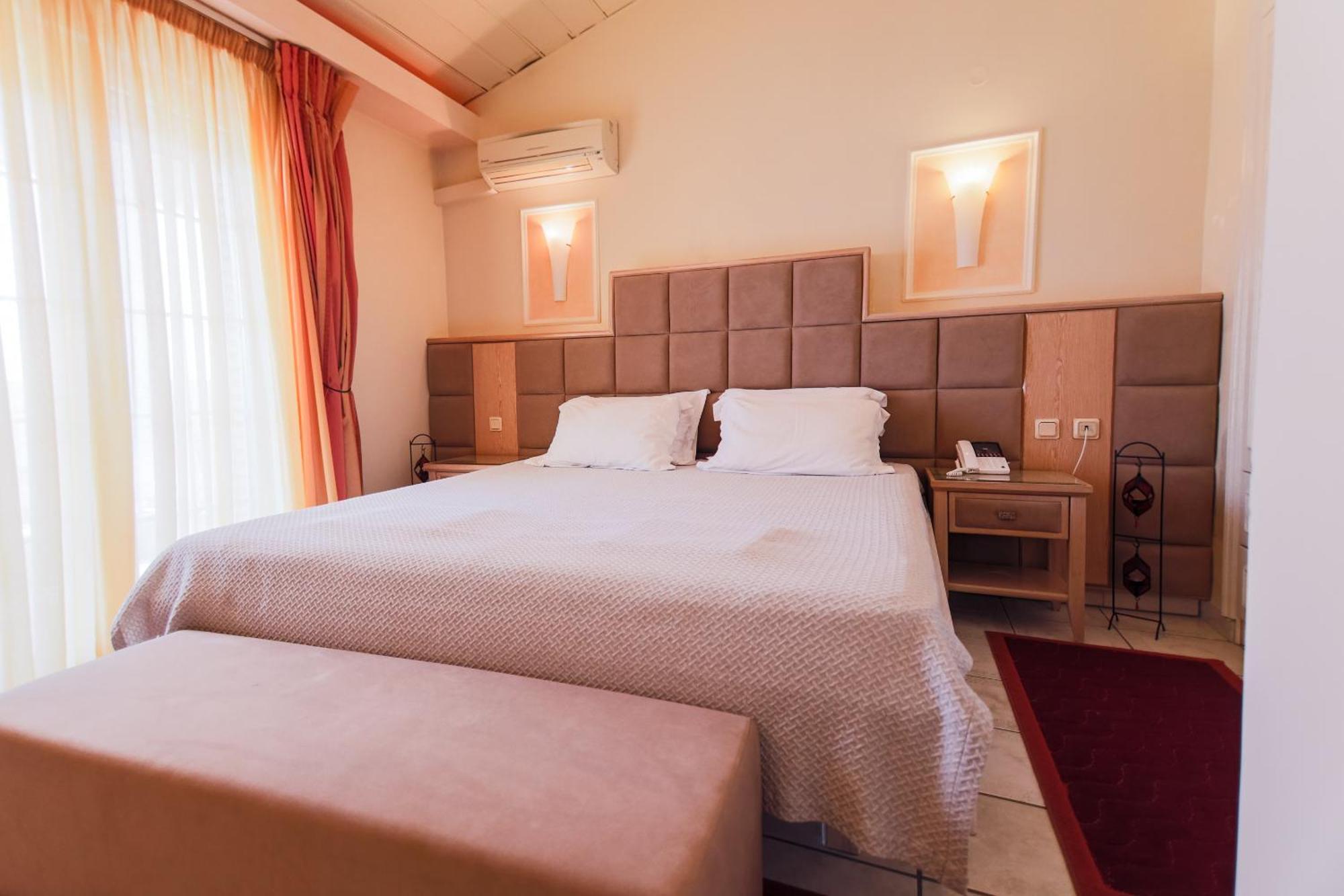 Hotel Strass Paralía Buitenkant foto