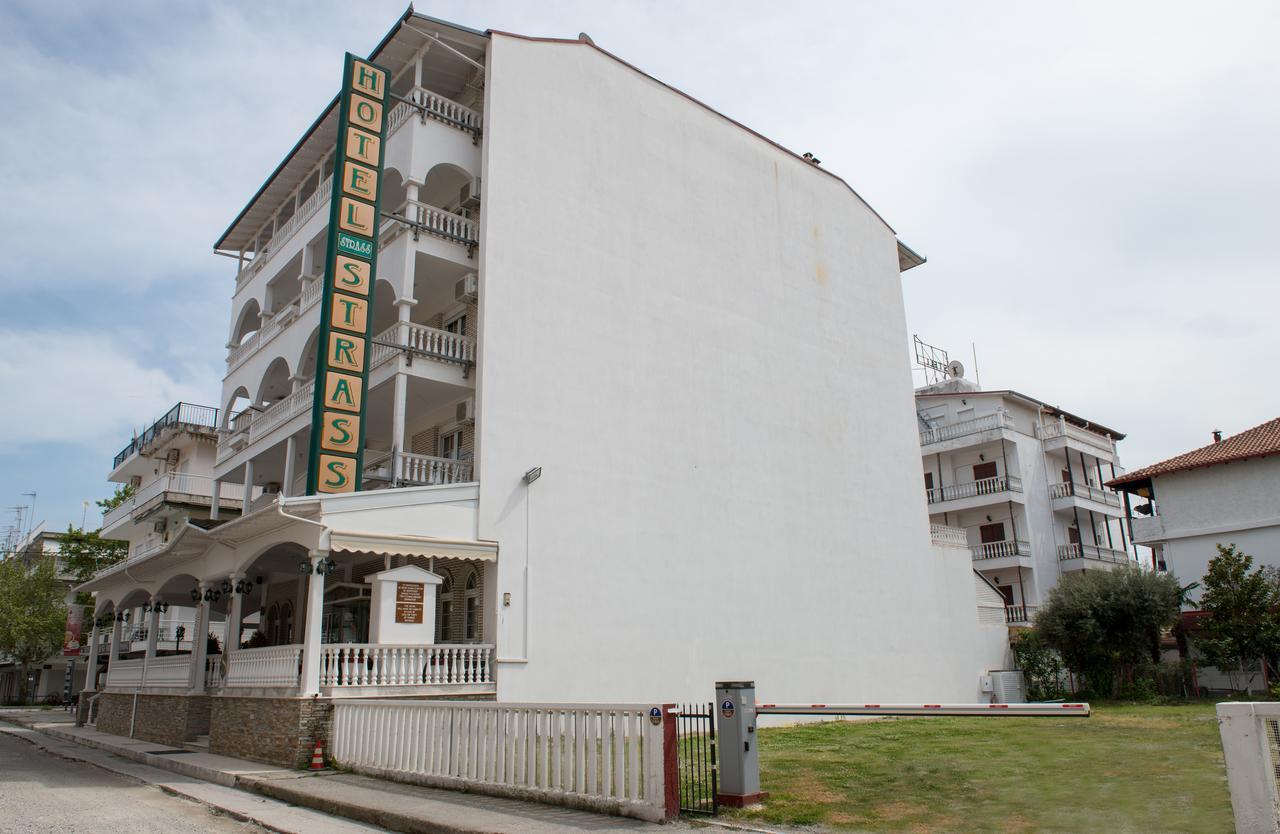Hotel Strass Paralía Buitenkant foto