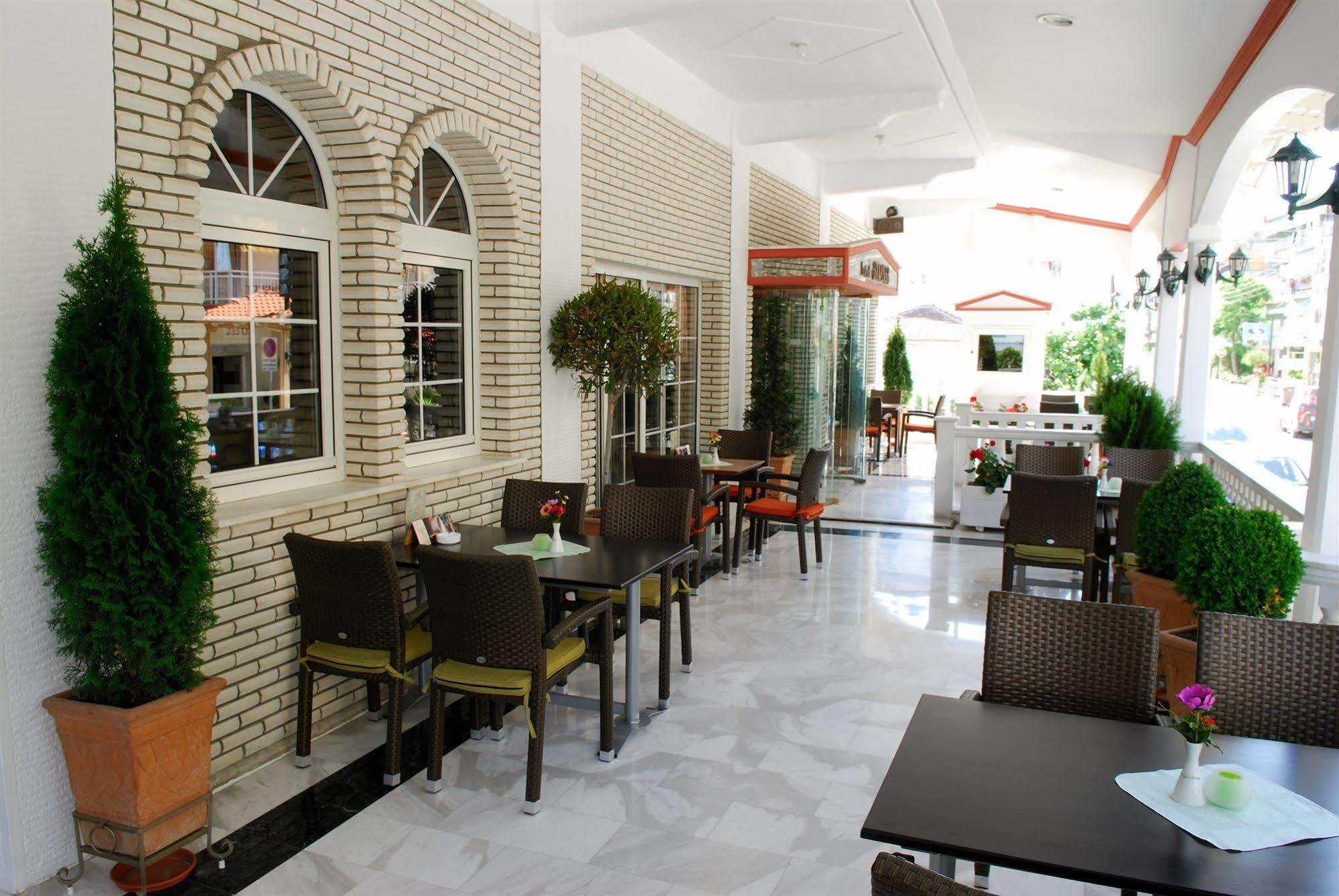 Hotel Strass Paralía Buitenkant foto